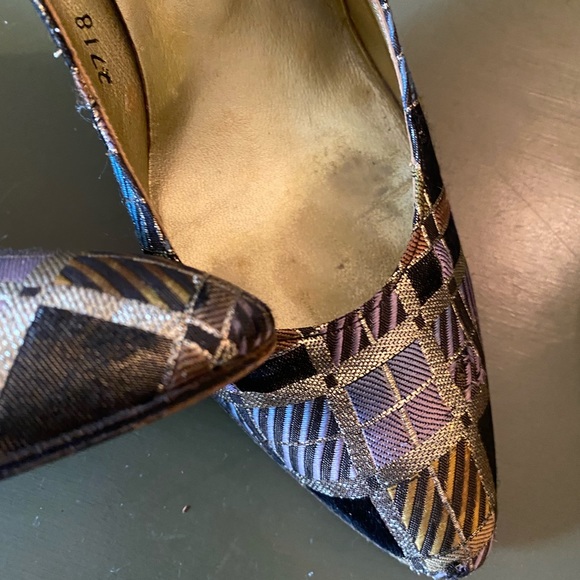 Gold leather and brocade silk French Heels - Picture 3 of 8